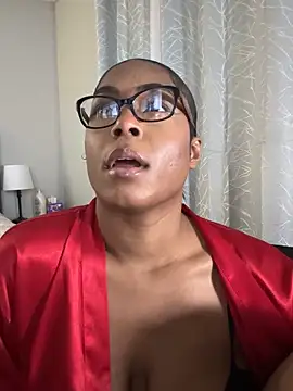 Snapshot of CandyLuxxxx chatting on 03-21-25, 05:32 CandyLuxxxx online show from 03-21-25, 05:32