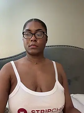 Snapshot of CandyLuxxxx chatting on 02-06-25, 07:56 CandyLuxxxx online show from 02-06-25, 07:56