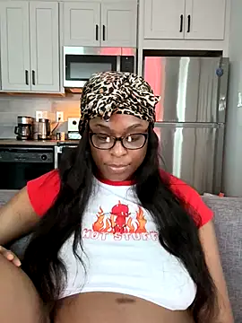 Snapshot of CandyLuxxxx chatting on 10-15-25, 11:24 CandyLuxxxx online show from 10-15-25, 11:24