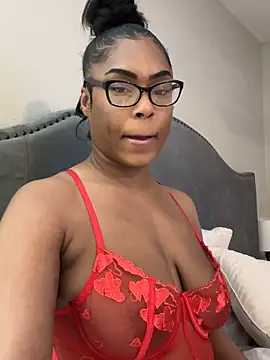Snapshot of CandyLuxxxx chatting on 03-08-25, 12:55 CandyLuxxxx online show from 03-08-25, 12:55