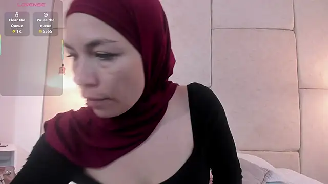 aisha vs online show from 11-26-25, 12:49