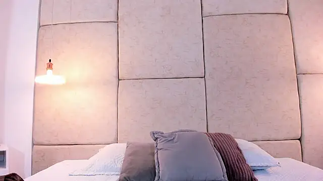 aisha vs online show from 11-12-25, 12:09