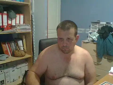 Snapshot of manubm03 chatting on 06-27-26, 05:41 manubm03 online show from 06-27-26, 05:41