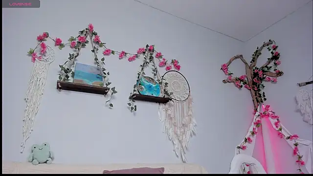 Kiralotus online show from 11-26-25, 05:29