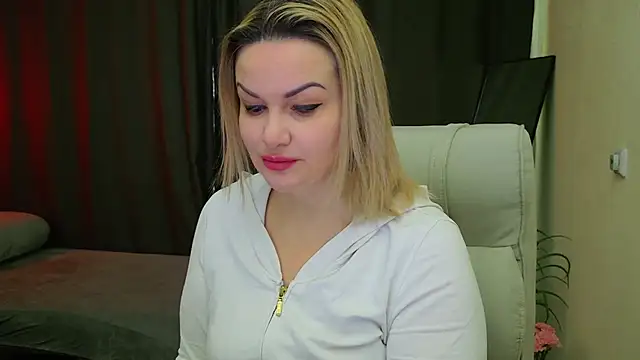 Snapshot of MishaMILF chatting on 03-18-25, 09:23 MishaMILF online show from 03-18-25, 09:23