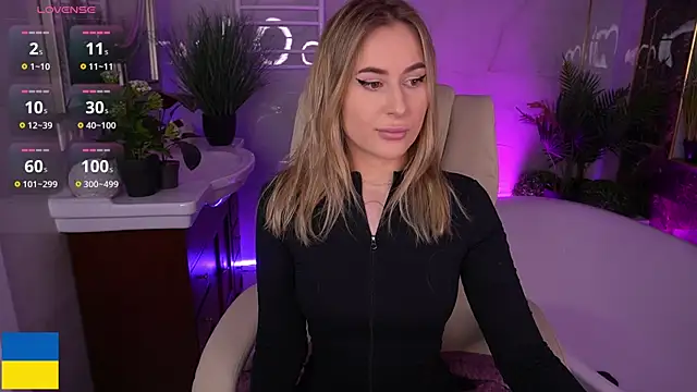 Snapshot of ArolinaNight chatting on 04-30-26, 01:23 ArolinaNight online show from 04-30-26, 01:23