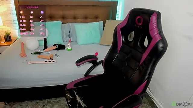 mila katts online show from 11-11-25, 03:45