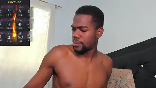 Snapshot of santi_brown chatting on 10-15-25, 06:38 santi brown online show from 10-15-25, 06:38