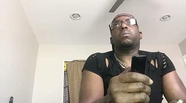 Snapshot of Londonfrotadejr chatting on 02-23-25, 05:07 Londonfrotadejr online show from 02-23-25, 05:07