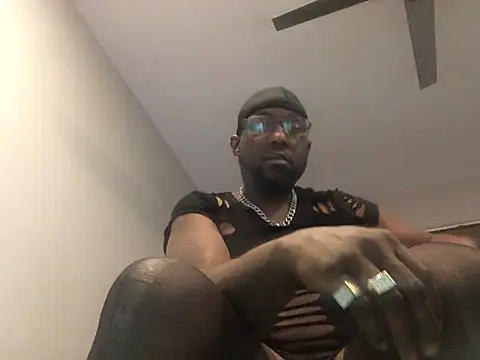 Snapshot of Londonfrotadejr chatting on 03-10-25, 10:18 Londonfrotadejr online show from 03-10-25, 10:18