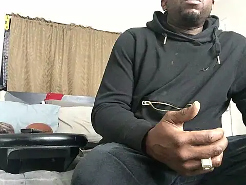 Snapshot of Londonfrotadejr chatting on 01-26-25, 03:58 Londonfrotadejr online show from 01-26-25, 03:58