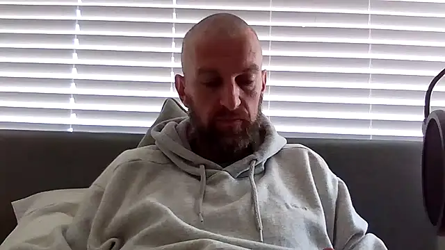 Snapshot of Matts1988 chatting on 09-16-25, 01:45 Matts1988 online show from 09-16-25, 01:45
