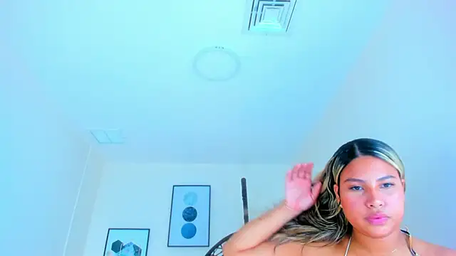 Snapshot of Carlota_peach chatting on 03-10-25, 09:45 Carlota peach online show from 03-10-25, 09:45