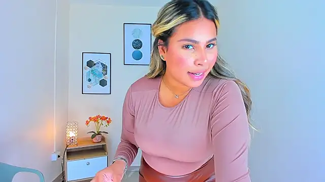 Snapshot of Carlota_peach chatting on 03-16-25, 12:23 Carlota peach online show from 03-16-25, 12:23