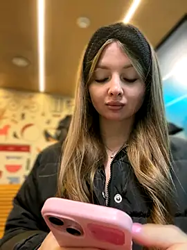 Snapshot of KrisMagnoly chatting on 10-15-25, 04:37 KrisMagnoly online show from 10-15-25, 04:37