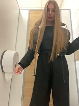 Snapshot of KrisMagnoly chatting on 09-29-25, 06:02 KrisMagnoly online show from 09-29-25, 06:02