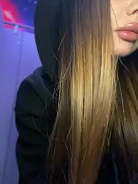 Snapshot of KrisMagnoly chatting on 02-17-26, 04:04 KrisMagnoly online show from 02-17-26, 04:04