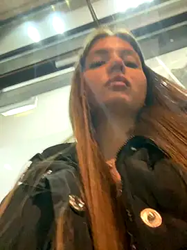 Snapshot of KrisMagnoly chatting on 10-31-25, 03:08 KrisMagnoly online show from 10-31-25, 03:08