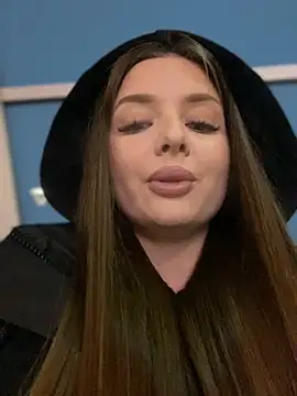 Snapshot of KrisMagnoly chatting on 03-18-25, 04:50 KrisMagnoly online show from 03-18-25, 04:50