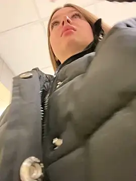 Snapshot of KrisMagnoly chatting on 10-22-25, 04:39 KrisMagnoly online show from 10-22-25, 04:39