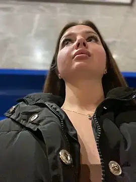 Snapshot of KrisMagnoly chatting on 10-09-25, 04:40 KrisMagnoly online show from 10-09-25, 04:40