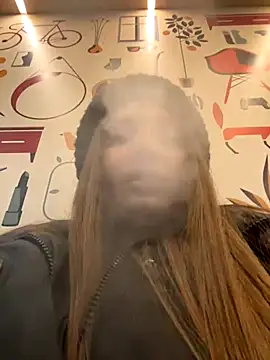 Snapshot of KrisMagnoly chatting on 12-21-25, 02:41 KrisMagnoly online show from 12-21-25, 02:41