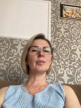 Snapshot of sensualEmilia chatting on 06-11-26, 09:06 sensualEmilia online show from 06-11-26, 09:06