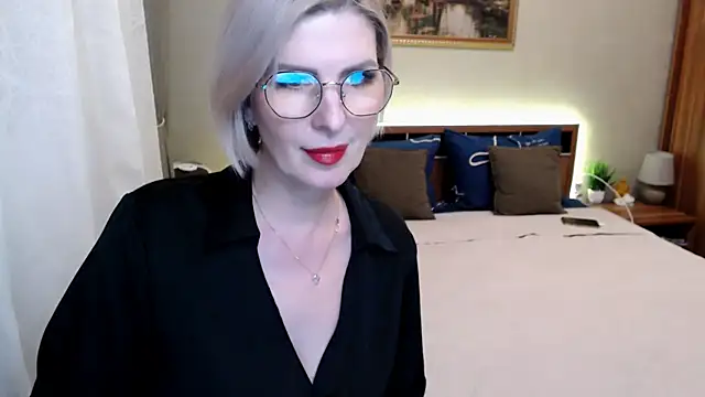 Snapshot of sensualEmilia chatting on 05-10-26, 06:10 sensualEmilia online show from 05-10-26, 06:10