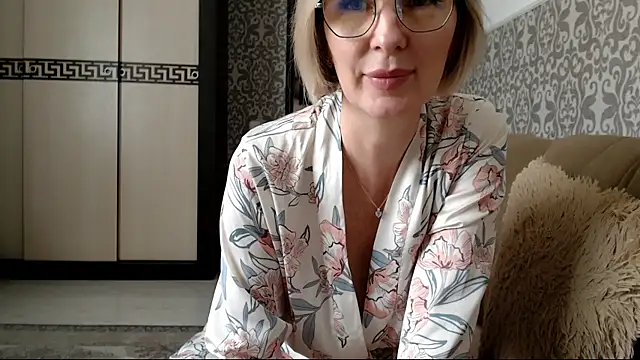 Snapshot of sensualEmilia chatting on 05-14-26, 09:39 sensualEmilia online show from 05-14-26, 09:39