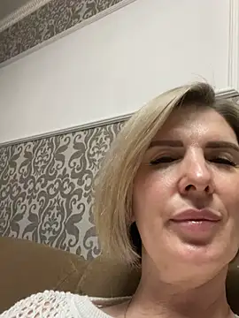 Snapshot of sensualEmilia chatting on 06-07-26, 04:45 sensualEmilia online show from 06-07-26, 04:45