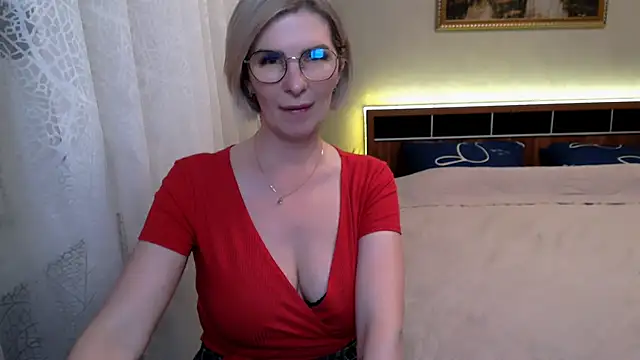 Snapshot of sensualEmilia chatting on 05-11-26, 06:27 sensualEmilia online show from 05-11-26, 06:27
