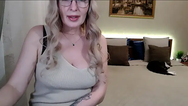 Snapshot of sensualEmilia chatting on 03-09-25, 02:32 sensualEmilia online show from 03-09-25, 02:32