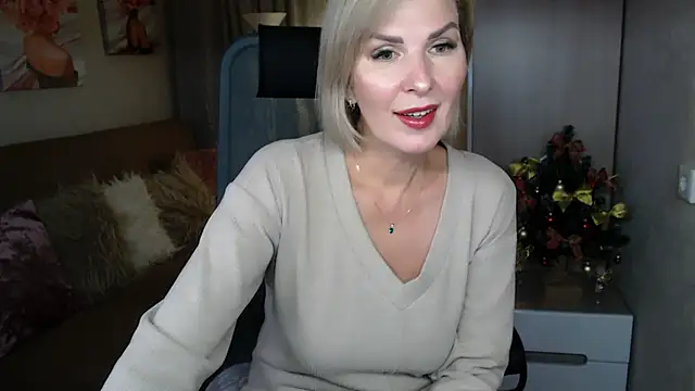 Snapshot of sensualEmilia chatting on 12-15-24, 08:15 sensualEmilia online show from 12-15-24, 08:15