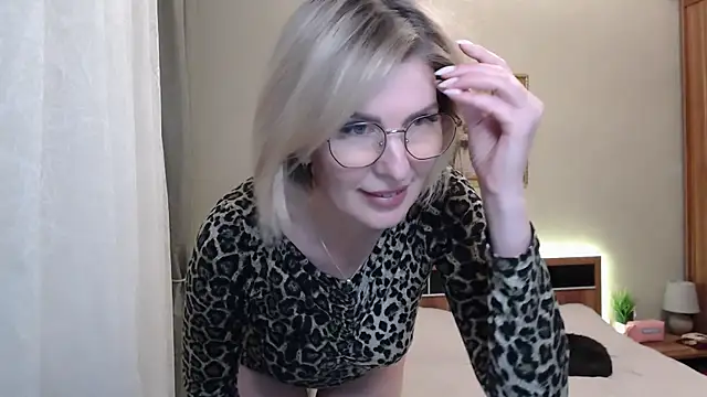 sensualEmilia online show from 04-12-26, 08:34