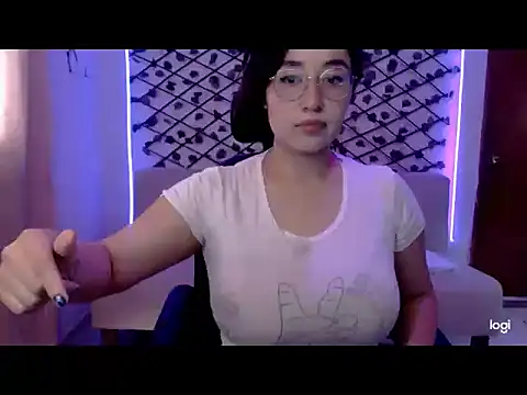 Snapshot of YummymeowW chatting on 07-25-26, 09:10 YummymeowW online show from 07-25-26, 09:10