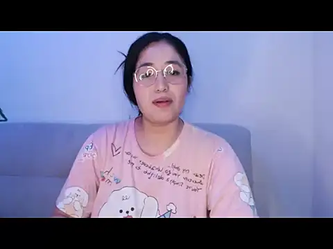 Snapshot of YummymeowW chatting on 05-15-26, 02:37 YummymeowW online show from 05-15-26, 02:37