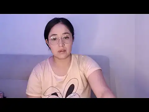 Snapshot of YummymeowW chatting on 05-17-26, 03:39 YummymeowW online show from 05-17-26, 03:39