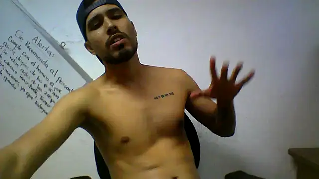 Snapshot of robinson183 chatting on 07-16-26, 12:40 robinson183 online show from 07-16-26, 12:40