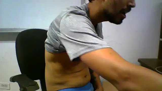 Snapshot of robinson183 chatting on 07-22-26, 10:34 robinson183 online show from 07-22-26, 10:34