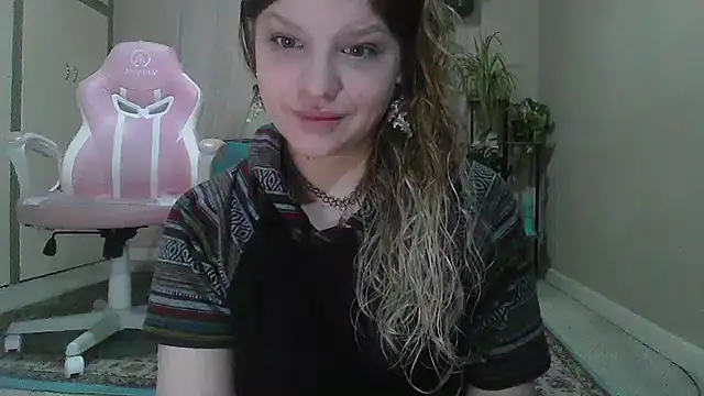 Snapshot of Emihaze chatting on 06-04-26, 04:44 Emihaze online show from 06-04-26, 04:44