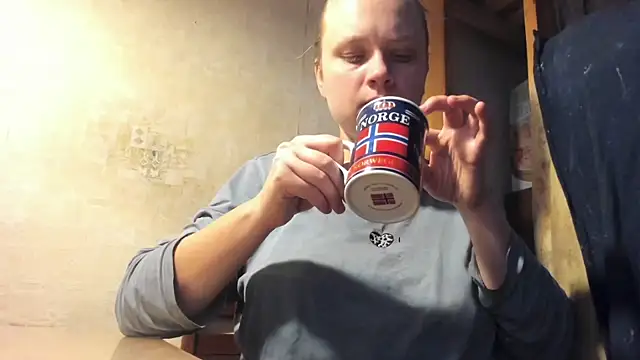 Snapshot of FrumCake chatting on 03-06-25, 12:19 FrumCake online show from 03-06-25, 12:19