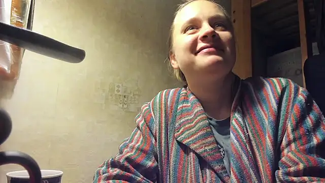 Snapshot of FrumCake chatting on 02-08-25, 06:33 FrumCake online show from 02-08-25, 06:33