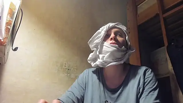 Snapshot of FrumCake chatting on 03-04-25, 12:50 FrumCake online show from 03-04-25, 12:50