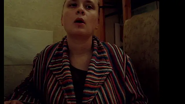 Snapshot of FrumCake chatting on 11-01-25, 06:35 FrumCake online show from 11-01-25, 06:35