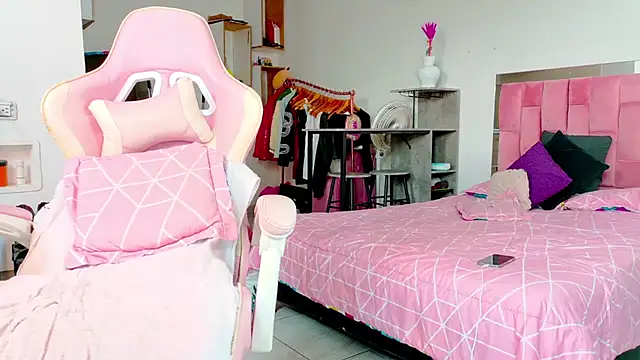 the queen aleja online show from 03-24-26, 01:44