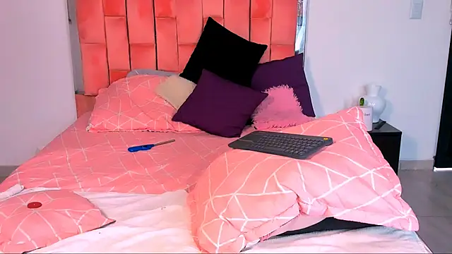 the queen aleja online show from 10-26-25, 12:05