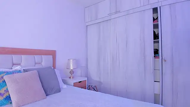 mia hank online show from 11-04-25, 11:47