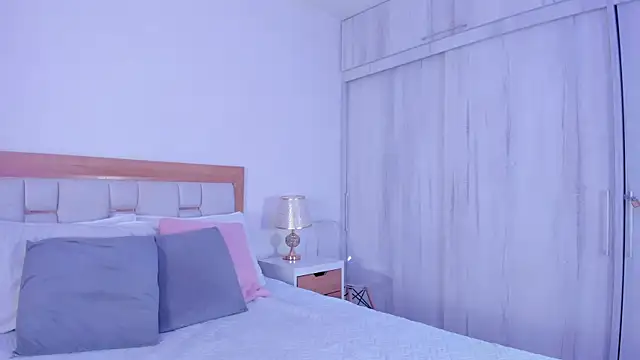 mia hank online show from 11-12-25, 11:14