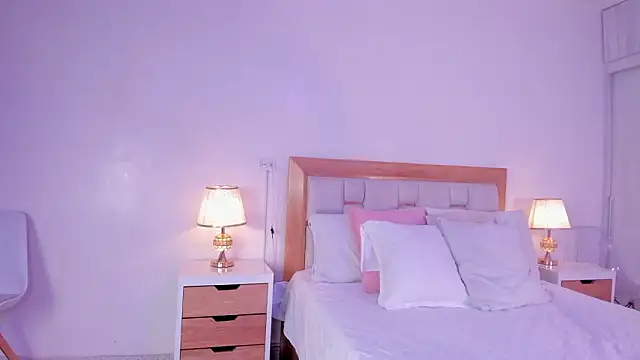 mia hank online show from 03-10-26, 01:15