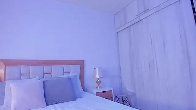 mia hank online show from 04-12-26, 11:46